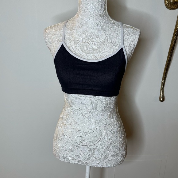 Lululemon Sports Bra Sz 6 - Picture 1 of 6